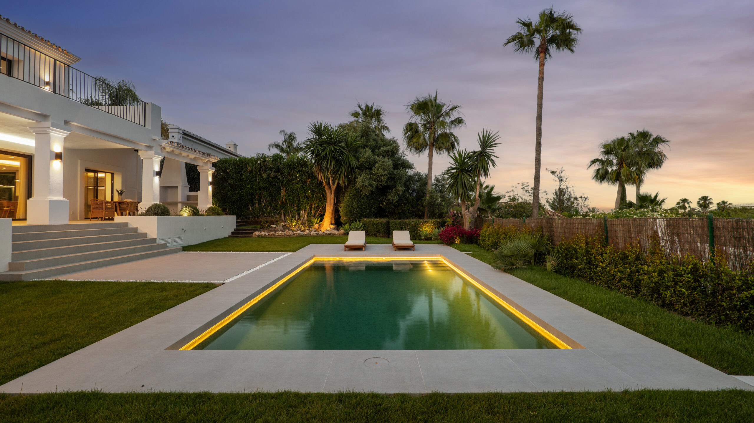 Villa de luxe au coucher du soleil