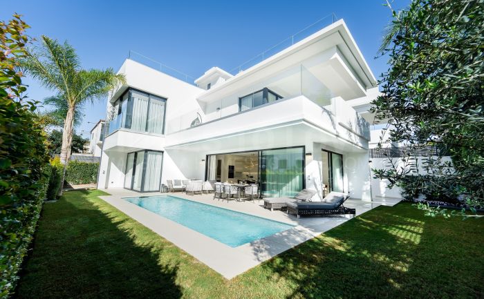 4 nuevas villas independientes • LA MILLA DE ORO