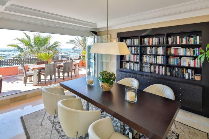 Penthouse de luxe avec vue imprenable sur la marina et la mer à Sotogrande