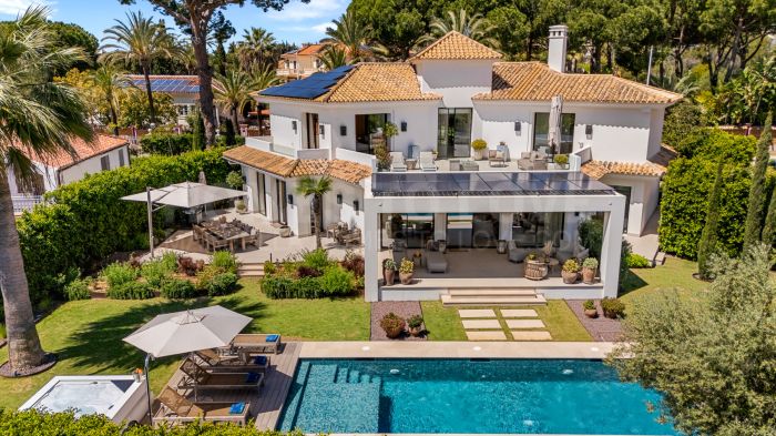 Elegant Villa Matilda with 100 meters to the best beaches in La Reserva de Los Monteros, Marbella East
