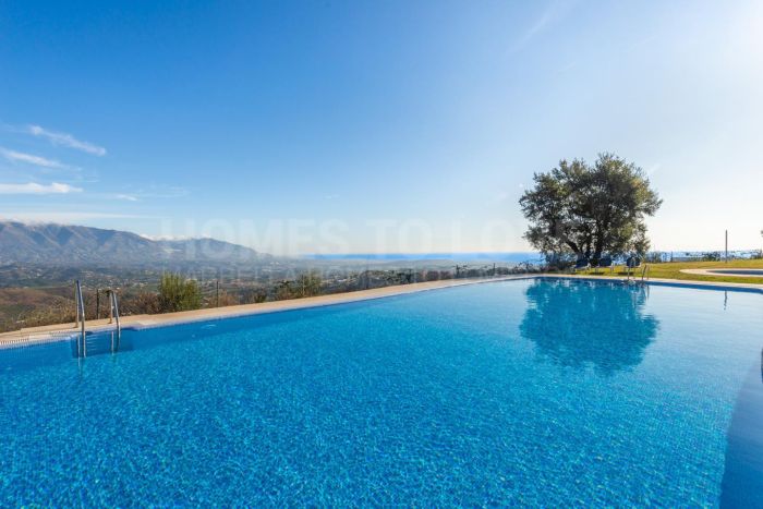 Town House на продажу в La Mairena, Marbella East