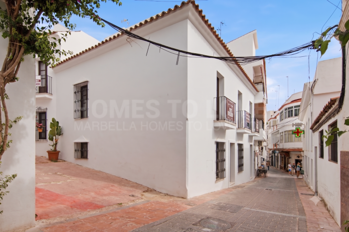 Таунхаус на продажу в Estepona Old Town, Город Эстепона