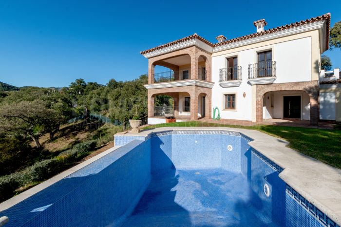 Fantastic, new built luxury country villa with beautiful views