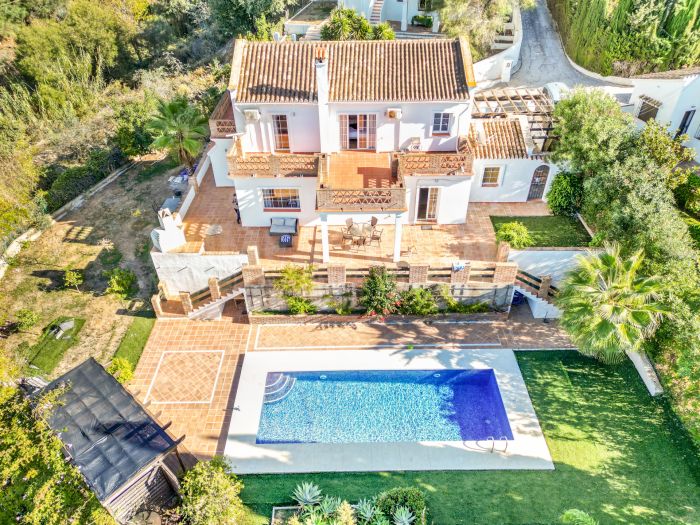Fantastic opportunity; a four bedroom, south west facing villa in Elviria