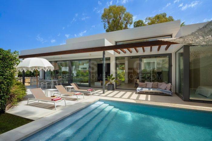 Villa for sale in Estepona