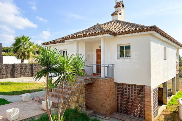 Villa for sale in Estepona