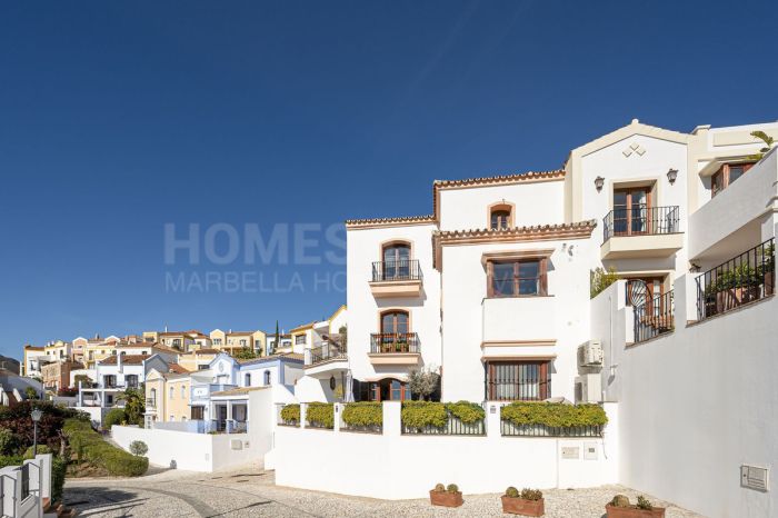 Town House for sale in Benahavis