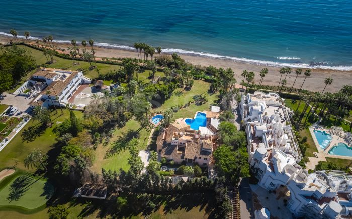 Villa en venta en Hacienda Beach, Estepona Este