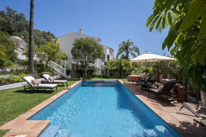 Maison de ville avec piscine privée et vues de bronzage à vendre à Los Altos de los Monteros, Marbella Est