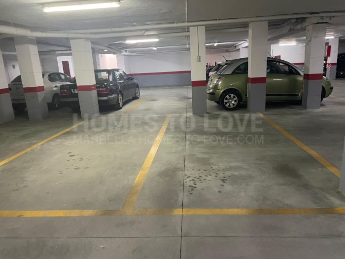 Private garage for sale on the Paseo Marítimo of Estepona!