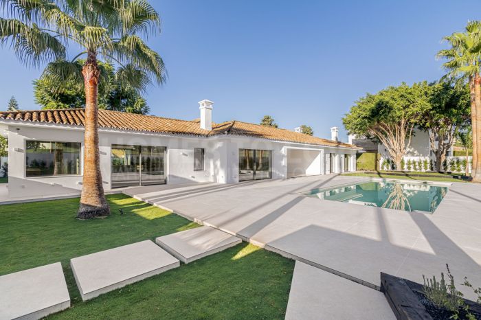 Villa for sale in Guadalmina Alta, San Pedro de Alcantara