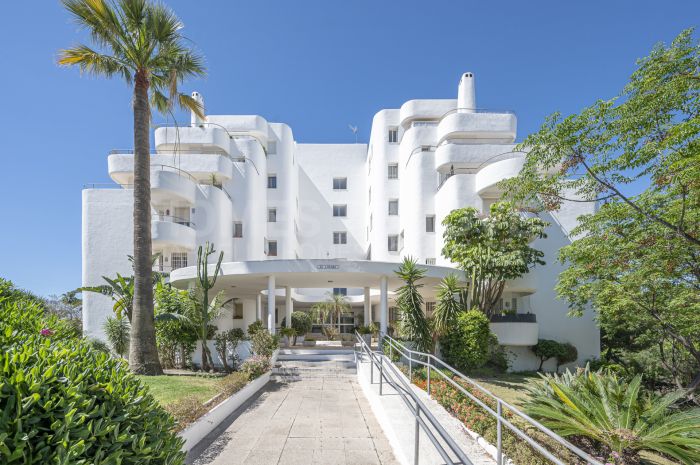 Appartement lumineux au bord du golf avec des environs calmes à vendre à Guadalmina Alta, San Pedro