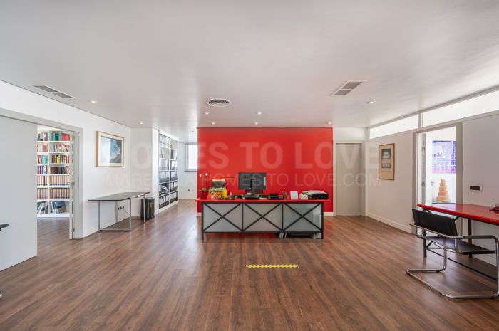 Local commercial de 414 m² à vendre au centre commercial de Guadalmina – Idéal pour le coworking