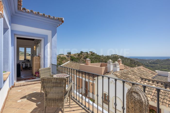 Spacieuse maison de ville d'angle avec vue panoramique et piscine à vendre à Monte Mayor, Benahavis