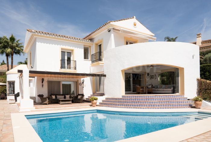 Villa Felisa - Detached Villa in El Paraiso Alto, Benahavis