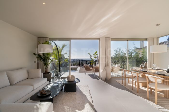 Apartamento de 3 Dormitorios recién reformado con piscina privada y vistas al mar y la montaña en Nueva Andalucia