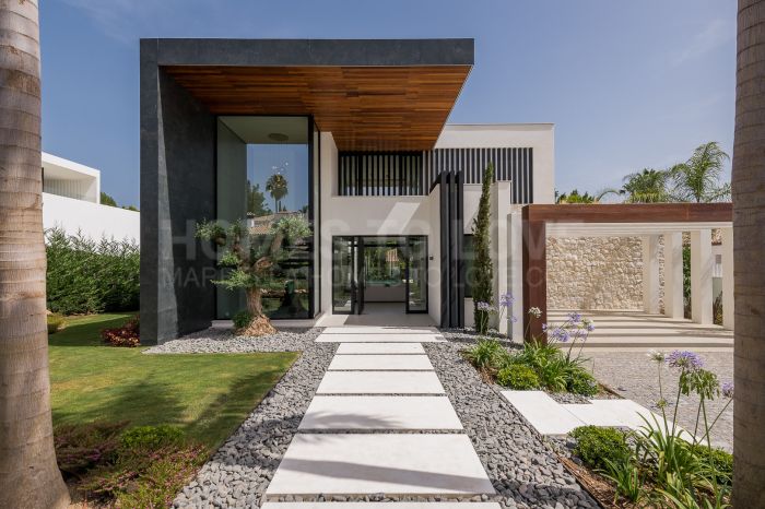 Villa en venta en Nueva Andalucia, Marbella