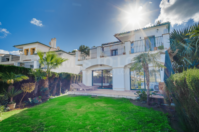 Lovely three-bedroom semi detached Villa in a gated community of Riviera Del Sol
