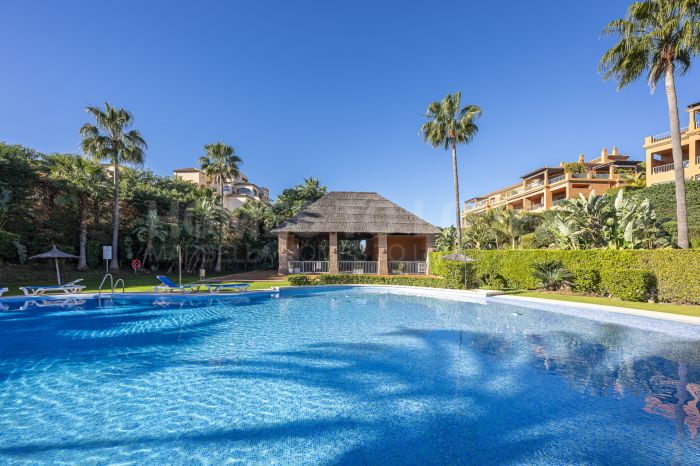 Appartement lumineux avec 2 places de parking à vendre à Atalaya Fairways, Benahavis