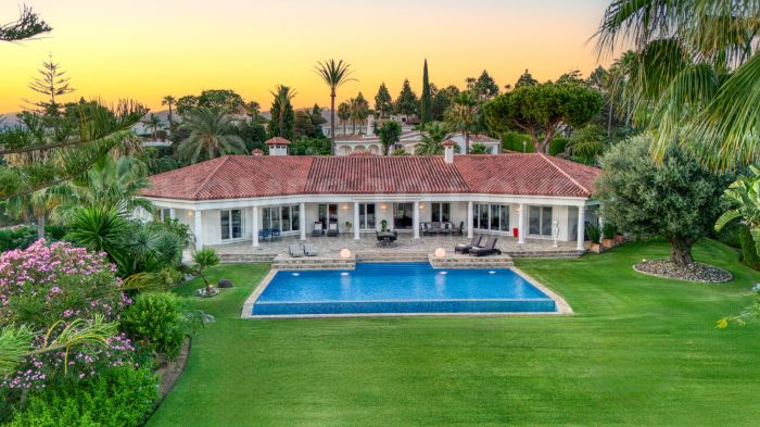 Beautiful, south facing four bedroom Villa located in the sought after area of Hacienda Las Chapas, Marbella