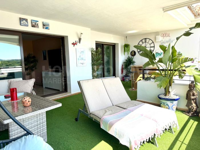 Amazing spacious with amazing views APARTMENT in Casares Golf.