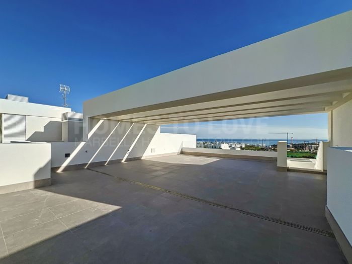 Stunning Penthouse with Panoramic Views in Estepona West