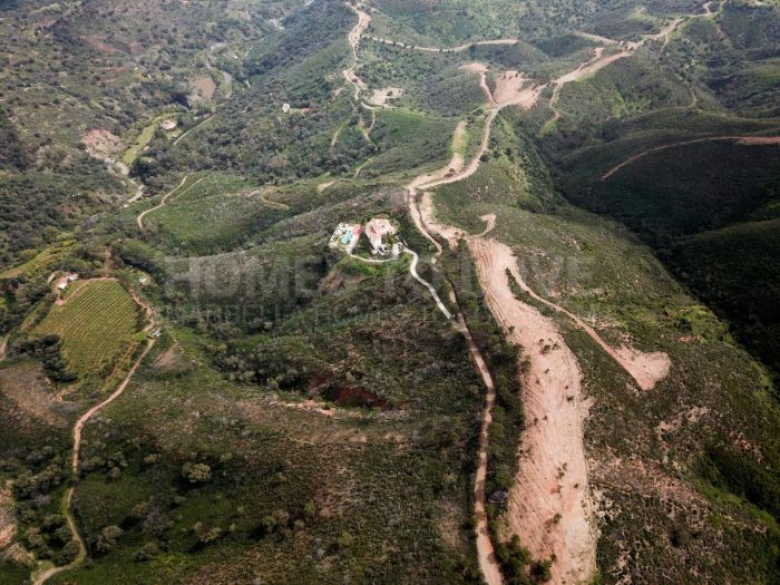Загородный участок на продажу в Altos de Estepona, Эстепона