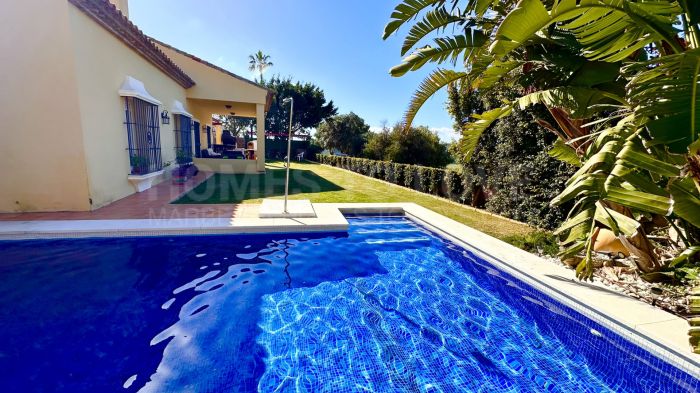 Andalucian Villa in Duquesa with panoramic golf views!