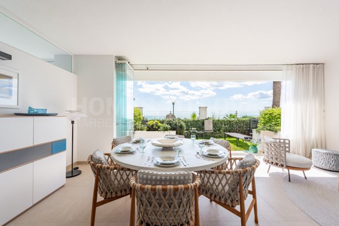 Beachfront apartment in the prestigious Doncella Beach next to Playa Cristo in Estepona!