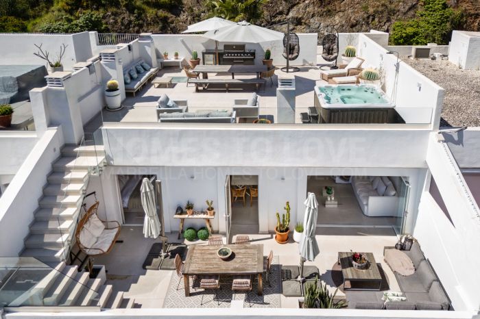 Penthouse in La Quinta with stunning views!
