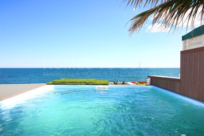 Exclusivo dúplex en primera línea de mar con piscina privada y concepto Smart Home