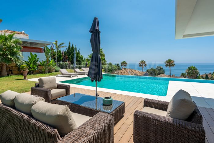 Luxury Villa with Panoramic Sea Views in La Paloma, Manilva