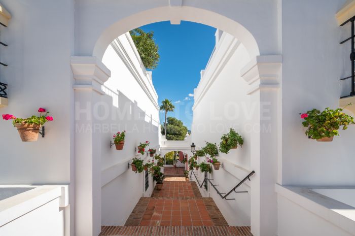 Maison de ville moderne avec terrasse sur le toit à vendre à Aloha Pueblo, Nueva Andalucia, Marbella
