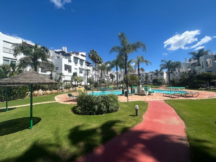 Spacious and bright one bedroom apartment for sale in Costalita, Estepona