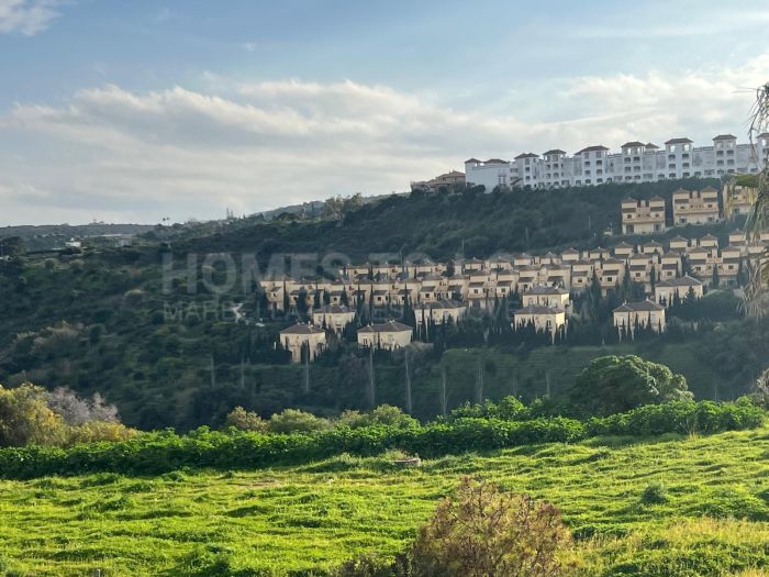 Charming 1-Bedroom Apartment with Panoramic Sea and Countryside Views