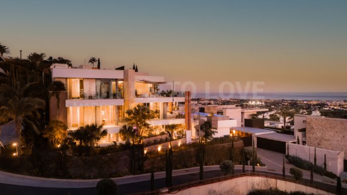 Presentando The Hills 10, encaramado en las colinas de La Quinta dentro de la exclusiva comunidad cerrada de El Herrojo Alto