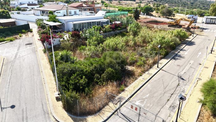 Terrain à vendre avec projet à Estepona - A seulement 400 m de la plage et des vues spectaculaires