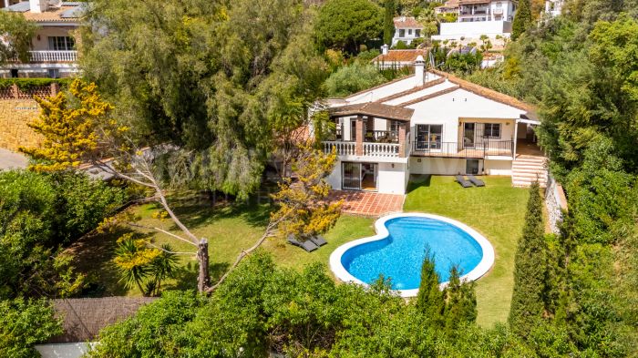 ENCANTADORA VILLA DE 4 DORMITORIOS CON AMPLIA ZONA EXTERIOR EN MARBELLA