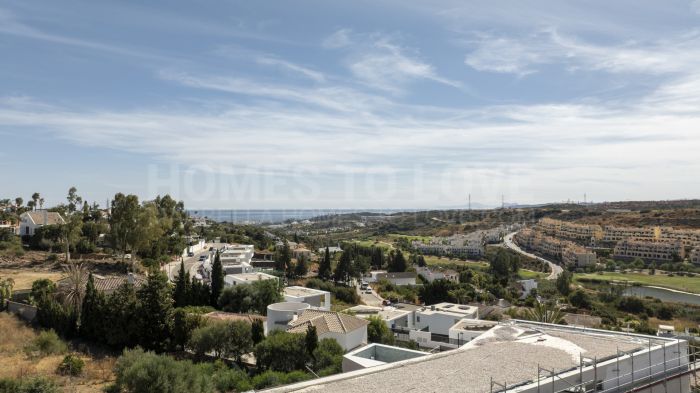 Plot with project and structure in Estepona with sea and golf views