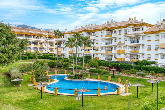 Charming three bedroom, ground floor apartment located in the sought-after community of Pinos de Nagüeles, in Marbella’s prestigious Golden Mile