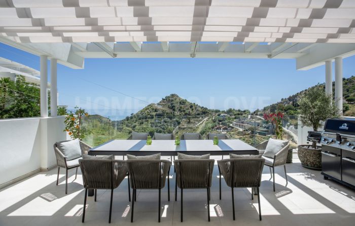 LUXURY PENTHOUSE WITH SEA VIEWS IN PALO ALTO