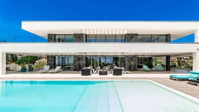 Spektakuläre neue Villa mit Meer- und Golfblick
