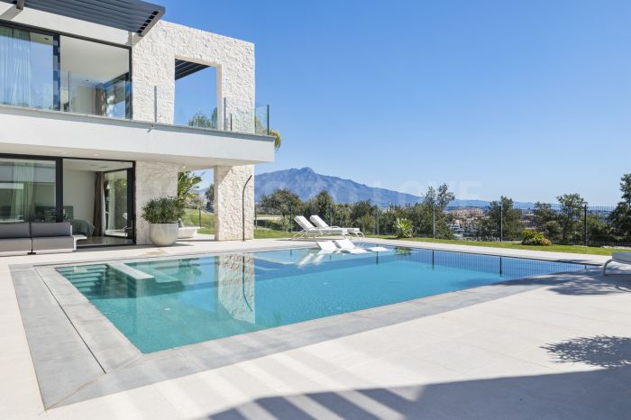 Contemporary Luxury with Panoramic Views in La Alquería