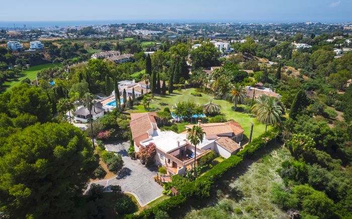 Élégante villa andalouse avec vue sur la mer et potentiel d'expansion à Fuente del Espanto