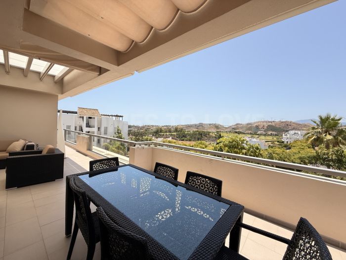 Elegante Apartamento en Planta Media en Los Arrayanes Golf, Benahavís