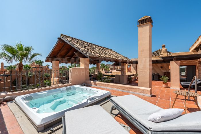 Incroyable terrasse solarium avec vue sur la mer et la montagne - Penthouse en bord de mer à Bahía Alcántara