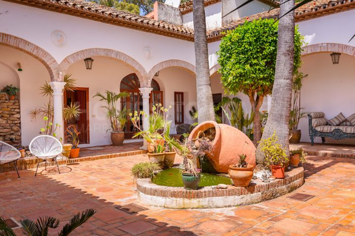 L'oasis romaine emblématique — Casares Costa