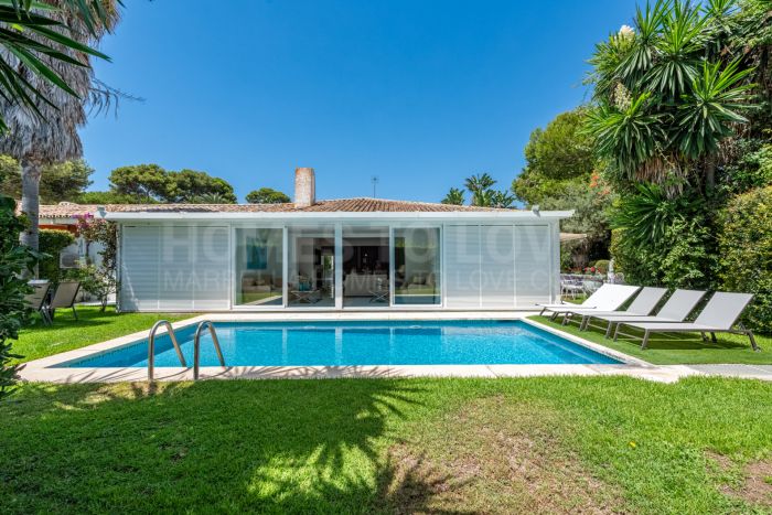 ELEGANT SEMI-DETACHED BEACHSIDE VILLA IN LOS MONTEROS, MARBELLA EAST – JUST 150M FROM THE BEACH