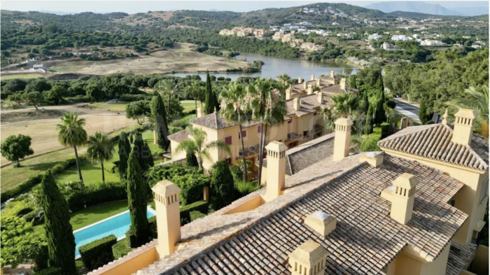 Casa adosada de 4 dormitorios en el exclusivo Almenara Golf, Panoramic Golf, Mountain & Partial Lake Views en Sotogrande