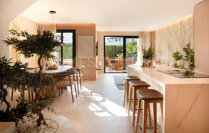 Beautifully renovated beachside Townhouse